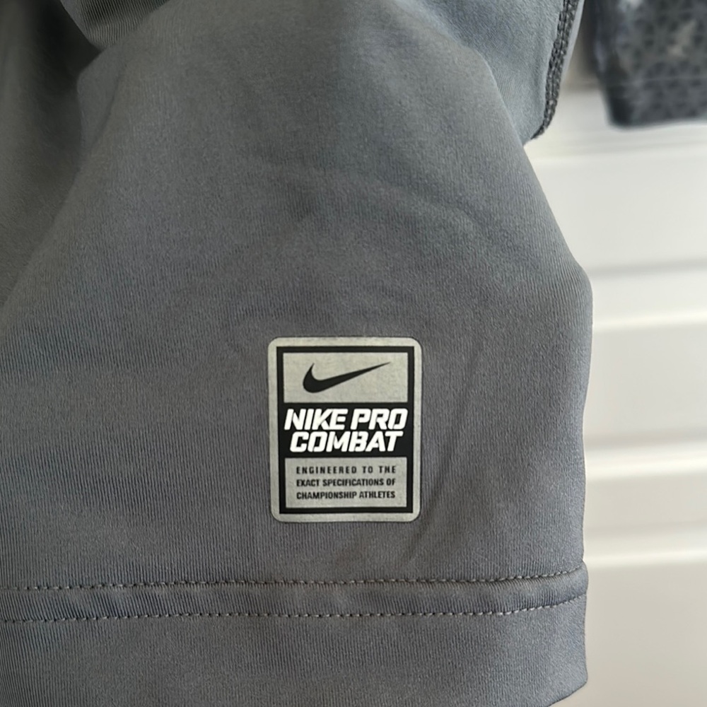 Nike Pro Combat Gray Performance Compression Top - Picture 2 of 8